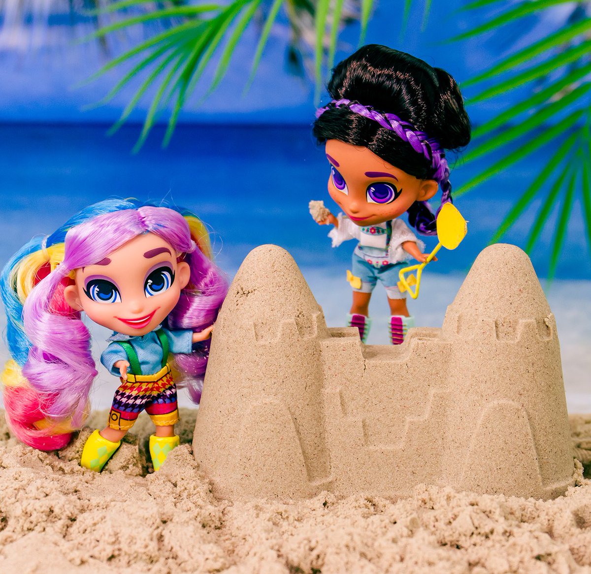 Hanging with our besties at the beach is the right way to spend a hot summer day! ☀ What are you doing this weekend?