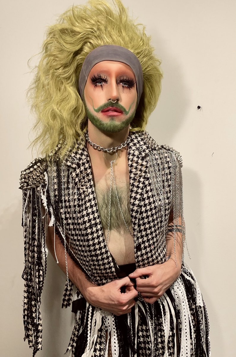 silk_french's tweet photo. Let’s #party 🤘🏻

#drag #dragqueen #beardeddrag #glamrock #beardeddragqueen https://t.co/J5WdU8f2wP