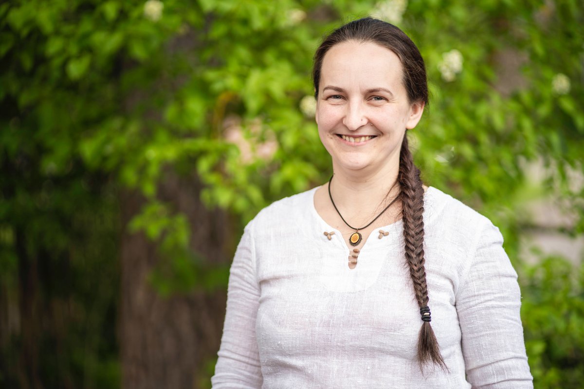 TUESILV's tweet image. "Ļoti svarīgi ir būt iejūtīgiem vienam pret otru gan ikdienā, gan krīzes situācijās." Privātskolas dibinātāja Evija Rudzīte  #TUESILV #NVOCovid2021 tuesi.lv/mes-esam-cilve…