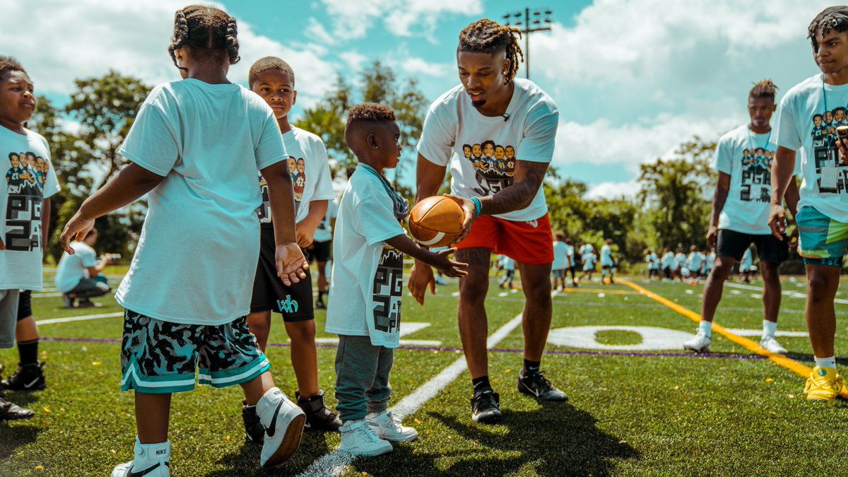 PGH to the Pros 🙌🔥 🏈 
Big thanks to everyone involved with making this event happen! 🖤💛
<a href="/HamlinIsland/">𝐃𝐚𝐦𝐚𝐫 𝐇𝐚𝐦𝐥𝐢𝐧</a> <a href="/BoobieMilesXXIV/">American football</a> <a href="/krob2__/">Kenny Robinson</a> <a href="/KhalekeHudson/">"Hit-Man"</a> <a href="/jordonr/">Jordon Rooney</a>