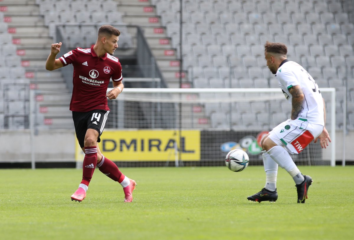 1_fc_nuernberg's tweet photo. Der Club agiert hier gegen den Ball extrem griffig, Innsbruck tut sich schwer, überhaupt aus der eigenen Hälfte zu kommen.

Livestream 👉 https://t.co/p58LaXhFn9

#FCNatzSchabs 🔴🏔⚫️ | #fcn | #FCWFCN 0:1 https://t.co/WKwXVr2F5b