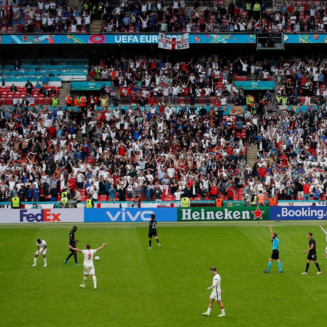 𝗖𝗢𝗠𝗘 𝗢𝗡 𝗘𝗡𝗚𝗟𝗔𝗡𝗗! 🏴󠁧󠁢󠁥󠁮󠁧󠁿
After Tuesday's tremendous performance, we are so ready for tonight's England v Ukraine game! 🙌
Let us know your score predictions! 👇
#Euro2020 #ThreeLions #ENGUKR
