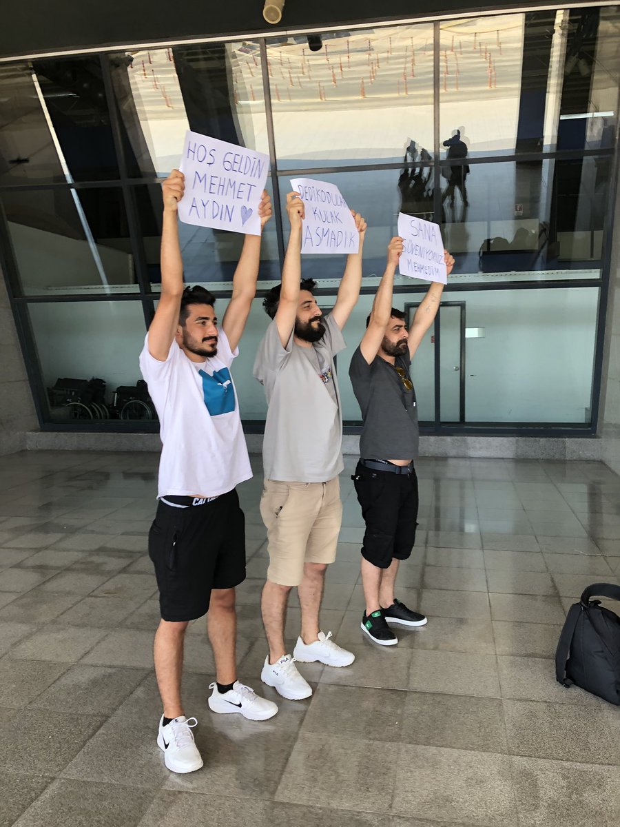 RoportajAdam's tweet photo. Mehmet Aydın’ı karşılamak için alandayız. https://t.co/vLYD03WLNC