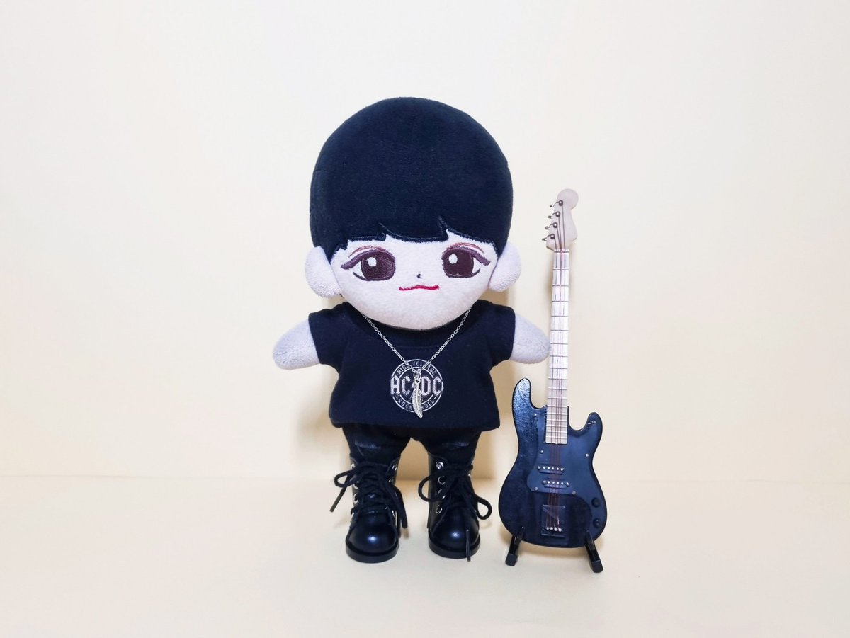 todayJH_0608's tweet photo. 🐢💙🎸 https://t.co/j26zZTnNfC