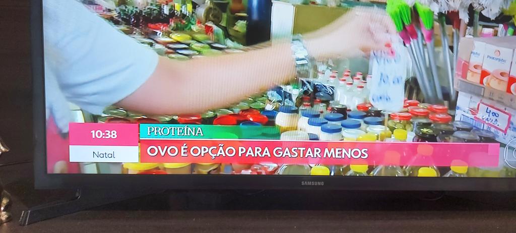 FlavioMMR's tweet photo. Povo trocando carne pelo ovo, gás por carvão e luz pelo escuro. O Brasil parece está voltando no tempo. https://t.co/7KKuB7Y3vK