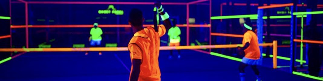 Vrijdagavond as besloten Glow in the Dark <a href="/PeakzPadel/">PeakzPadel</a> Zwolle feestje mmv <a href="/etiennelafaille/">Etienne la Faille</a>. Gehele avond verzorgd, vooraf bepaal jij wanneer je uur gaat spelen. Ga jij met nieuw Padel racket naar huis? Check hier info en tickets: peakzpadel.shop/products/padel…. RT=kans op gratis toegang