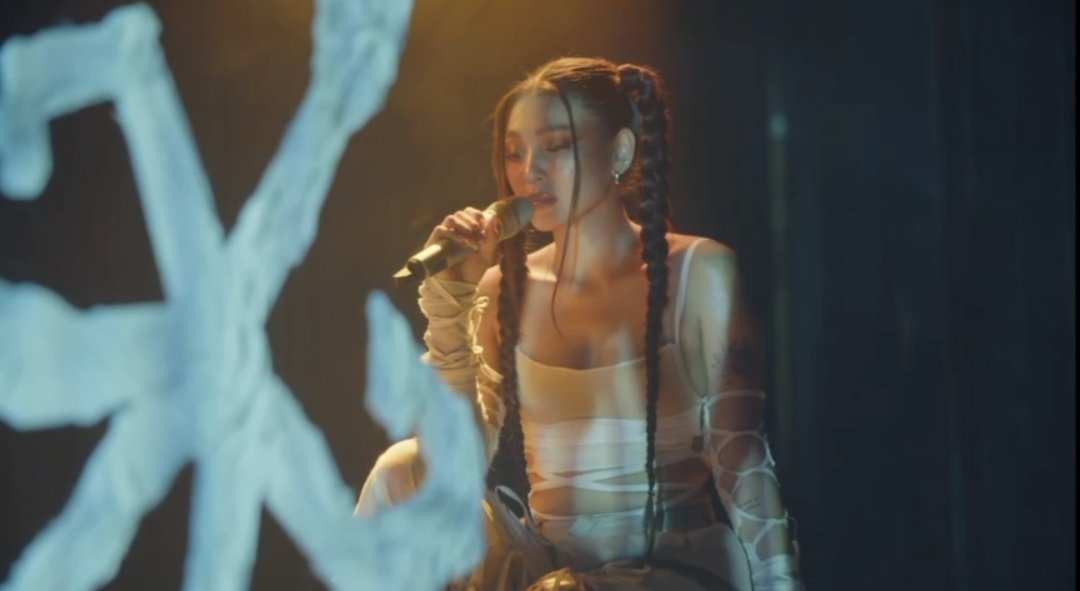 sph_svt's tweet photo. "Love myself. Only then i can determine the parts of me that I want to keep and parts of me that  I want to change. Only then, I can give back..." — Nadine 

Yung tingin ni James... 🥺

#AbsoluteMadness https://t.co/AHYzWpTSeW