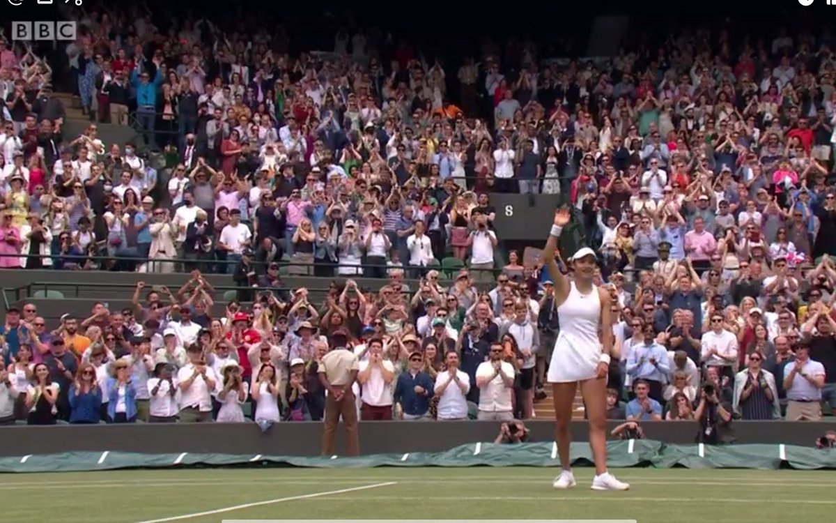 Absolutely stunning! <a href="/EmmaRaducanu/">Emma Raducanu</a> #Wimbledon #WeAreNewstead