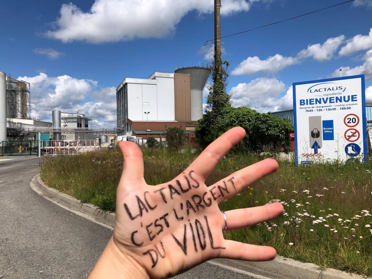 ENDHUSBANDRYNOW's tweet image. LACTALIS C'EST L'ARGENT DU VIOL
#HandsToEndHusbandry #Endhusbandry #LactalisZoocriminel
Oppose YOUR hand for billions of paws NOW! Go, Go, Go!
You will find full user manual in your language : boucherie-abolition.com/2021/03/10/man…

Add your contribution to the map : umap.openstreetmap.fr/fr/map/hands-t…