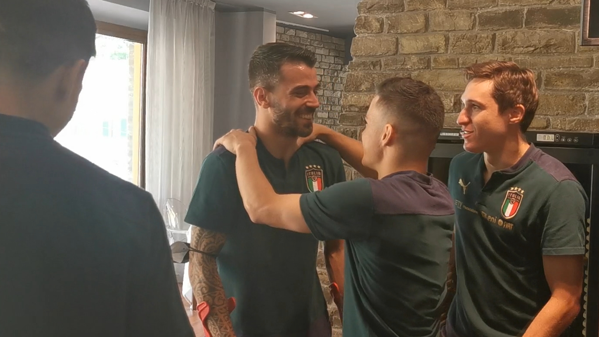 [影片] 義大利隊全體擁抱Spinazzola 祝早日康復