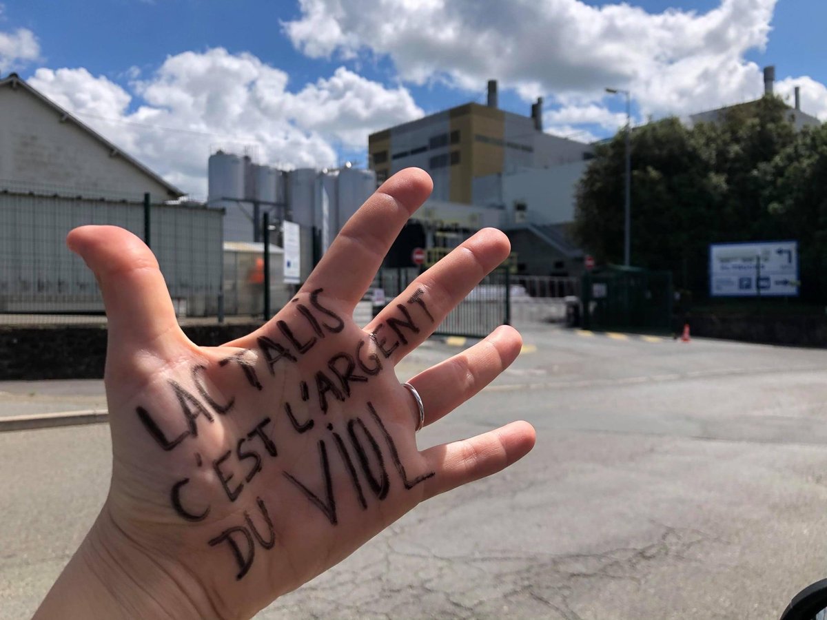 ENDHUSBANDRYNOW's tweet image. LACTALIS C'EST L'ARGENT DU VIOL
#HandsToEndHusbandry #Endhusbandry #LactalisZoocriminel
Oppose YOUR hand for billions of paws NOW! Go, Go, Go!
You will find full user manual in your language : boucherie-abolition.com/2021/03/10/man…

Add your contribution to the map : umap.openstreetmap.fr/fr/map/hands-t…