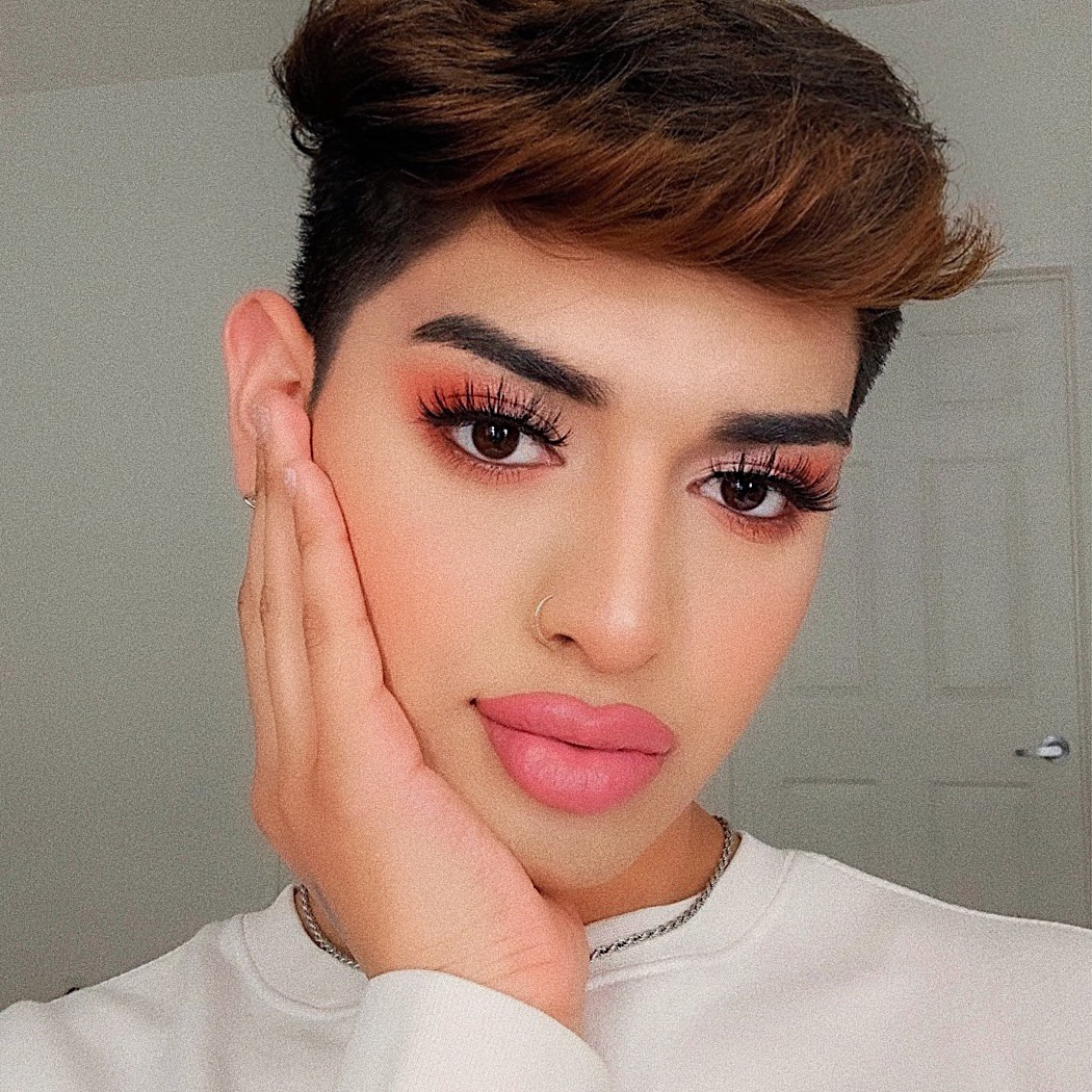 shopmissa's tweet image. @anggelzz wearing our #softbase #eyeprimer and our #ColorMyWorld #EyePalette! 💕