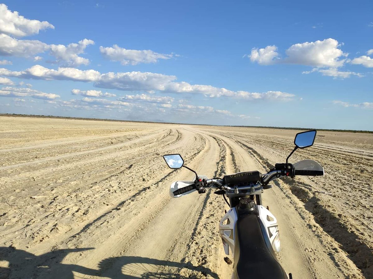 DryForestBaobab's tweet photo. La moto de #DryForest est sur terrain grâce à vos contributions à la première campagne de crowdfunding. Désormais, c'est plus facile et plus rapide de relier  Belo sur Mer, Ambararata, Marofihitra, Morondava et la forêt du Kirindy Mitea. 
Misaotra tompoko!
#savebaobabs #baobabs https://t.co/cxkhZbKNZr