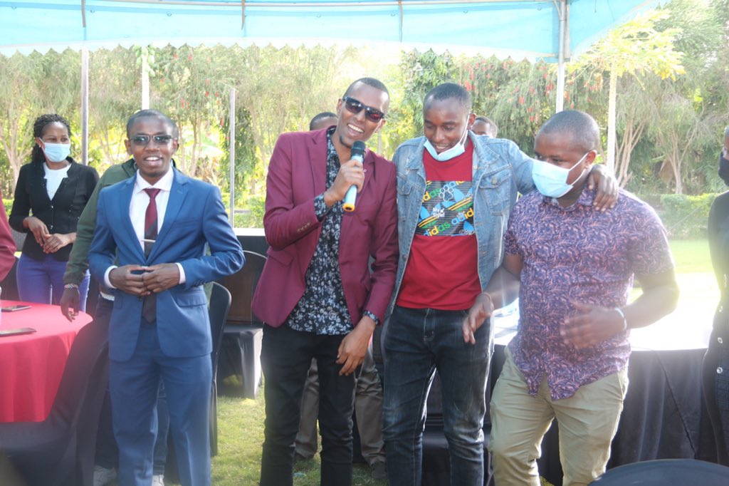 HonJBMuturi's tweet image. Later this afternoon,had a very constructive engagement with MCAs and youth representatives drawn from Meru,Embu &amp;amp;Tharaka Nithi Counties who visited me at Kanyuombora.

Delighted by their resolve to stay woke and only invest in political leaders who have a transformative agenda.