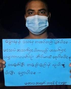 Htethte33548428's tweet photo. Despite security is tight,Regular Night Strike against Military Regime by monk and residents from PyiGyiTaKon,#Mandalay staged successfully. 
#MurdererMinAungHlaing 
#WhatsHappeningInMyanmar
#July3RevileStrike https://t.co/Ll07ItnP2p