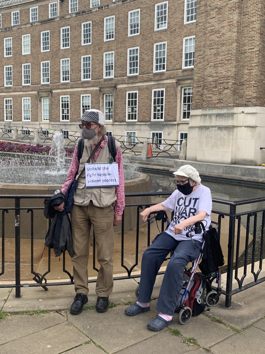 joe_marshall99's tweet photo. Some protestors have stayed by #CollegeGreen #KillTheBillProtest #Bristol #BristolProtest https://t.co/Z5LpEsJYkG