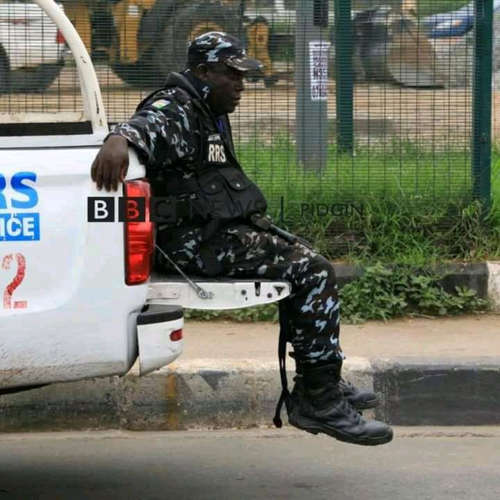 General_Oluchi's tweet photo. Which kind country be this? 😂😂😂 https://t.co/ZlfH7uKtXD