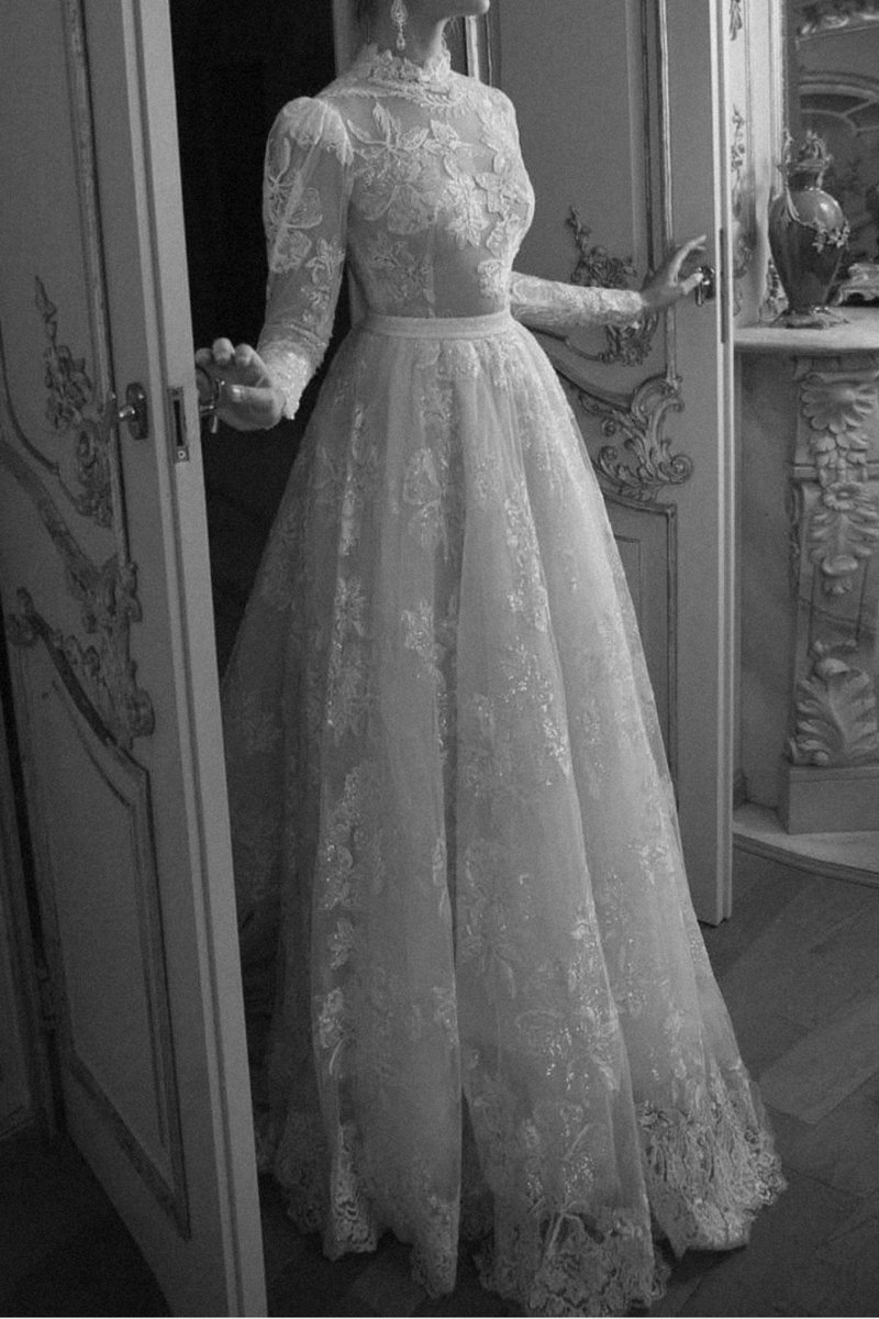 𝘵𝘩𝘦 𝘸𝘦𝘥𝘥𝘪𝘯𝘨 𝘰𝘧 𝘦𝘷𝘢𝘯𝘨𝘦𝘭𝘪𝘯𝘦 𝘸𝘪𝘭𝘬𝘦𝘴 𝘢𝘯𝘥 𝘤𝘰𝘳𝘣𝘢𝘯 𝘺𝘢𝘹𝘭𝘦𝘺.

           ~ 𝟥 𝗃𝗎𝗅𝗒 𝟣𝟫𝟩𝟪