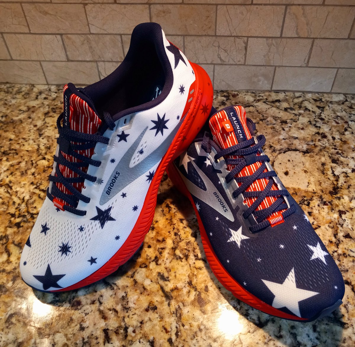 srcreate's tweet photo. #FourthofJuly vibes. Thanks @brooksrunning! 🇺🇲 #Launch8 https://t.co/ajZ3d0YCVh