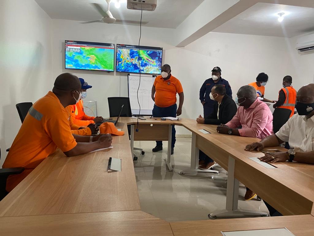 nelsonarroyop's tweet photo. Dando seguimiento y apoyo a los preparativos de prevención ante el posible paso del huracán Elsa, por el territorio nacional. https://t.co/a73KzVtQ3X