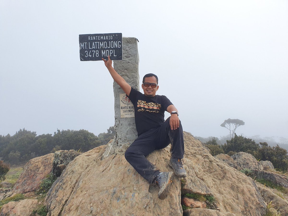willbulo's tweet photo. Setelah memendam hasrat bertahun tahun, akhirnya berhasil menapakan kaki di Puncak Latimojong. 

Makasih untuk semua yg mendukung perjalanan ini.

Untukku, ini proses yg panjang, mendebarkan, dan melelahkan. Bersyukur akhirnya bisa menggapainya. https://t.co/pl3iTQanKz