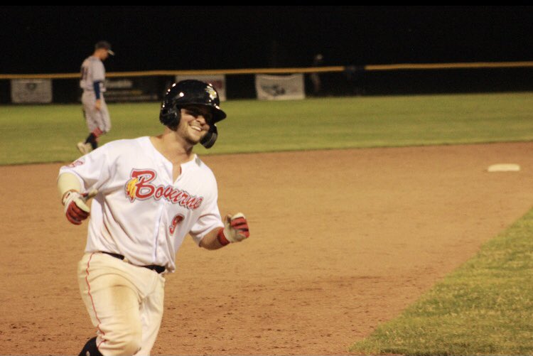 thenickgalle's tweet photo. All smiles for a five-game hit streak. 

In case you haven’t heard, @benderrr9 is on fire. 

His numbers over the streak: 

7-for-17 (.412)
1 HR
5 RBIs
2 R
1 2B
.474 OBP
.647 SLG
1.121 OPS 

@RutgersBaseball | @BourneBraves 

📸: @JD_Designs34 https://t.co/NxPop3DamK