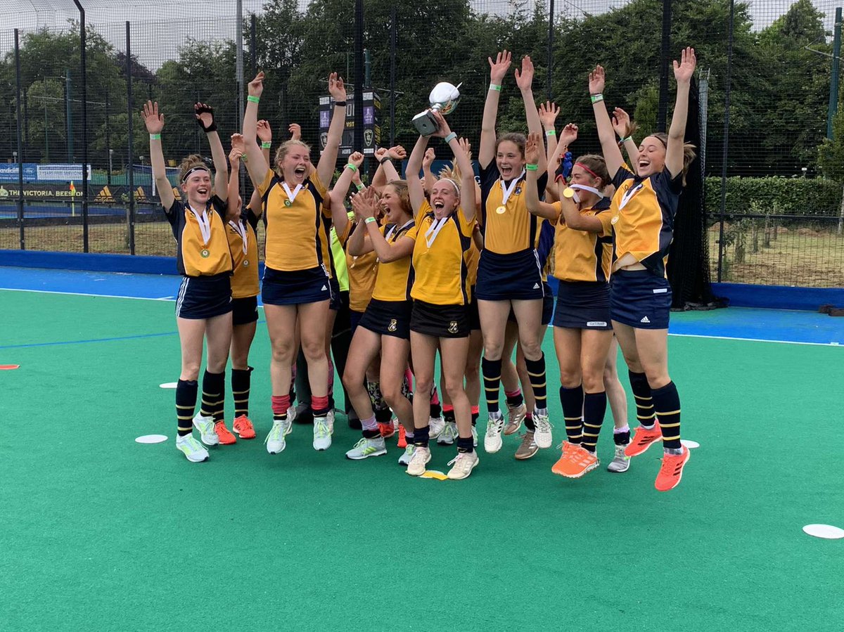 hollypears14's tweet photo. NATIONAL CHAMPIONS!!!!! so proud of the whole team especially since we had no training sessions…. been at this club with @pollock_minnie since u10s, what a way to end the era!! @ThirskHC https://t.co/Y4qqUjhSFY