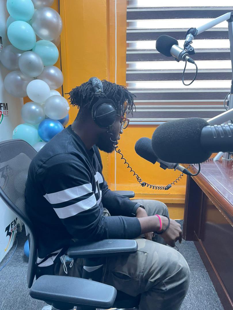 BigShedoo's tweet photo. @Gidochi_ is live on @3fm_927 .. 🔥🔥🔥 #sheeesshhhhh #youp3 #mixedfeelings https://t.co/jEpM3wTl0d