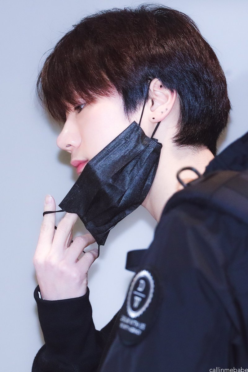 วันนี้นแตกแตนจริง แค่ถอดแมสออกครึ่งนึงแต่สวยมาก ㅠㅠㅠㅠㅠㅠ แล้วก้เป็นอีกเซตที่ชอบมากๆ