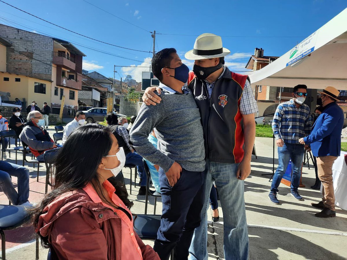 ETAPAOficial's tweet photo. ¡Buenas noticias! 🙌🏻
Alcalde @pedropalaciosu inaugura la vía a #Chilcapamba.
Moradores agradecen la gestión 👏🏻
#CuencaUnida #EtapaContigo
@MunicipioCuenca https://t.co/XaSjcUQjyS