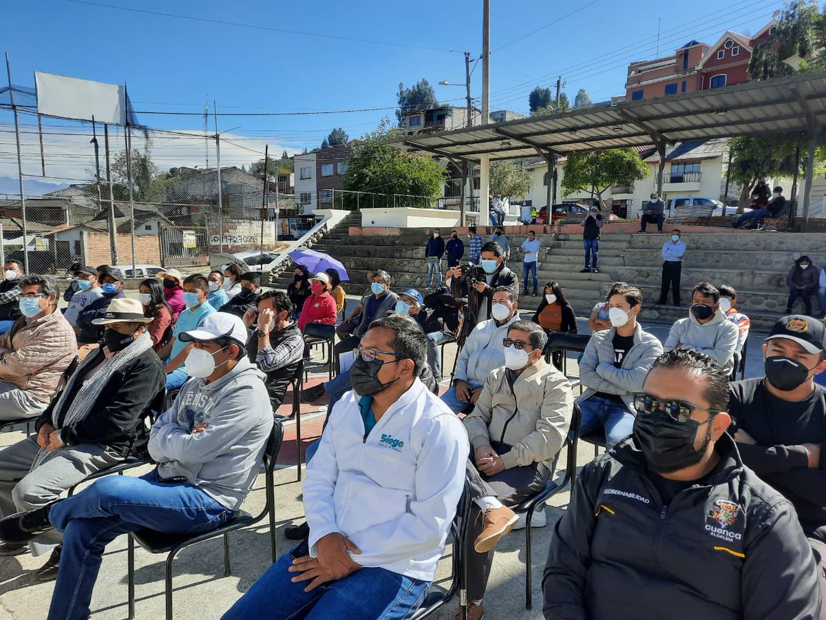 ETAPAOficial's tweet photo. ¡Buenas noticias! 🙌🏻
Alcalde @pedropalaciosu inaugura la vía a #Chilcapamba.
Moradores agradecen la gestión 👏🏻
#CuencaUnida #EtapaContigo
@MunicipioCuenca https://t.co/XaSjcUQjyS