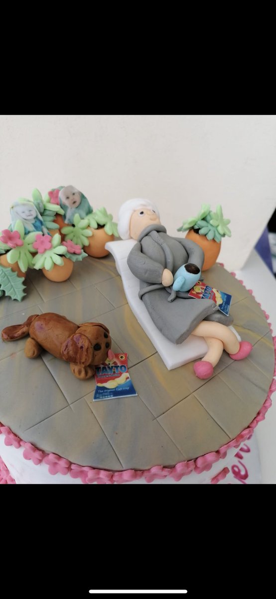 Thank you <a href="/Lemonaidy/">Aideen Burke</a> for another amazing cake!! Best cakes in town 👏🏻👏🏻