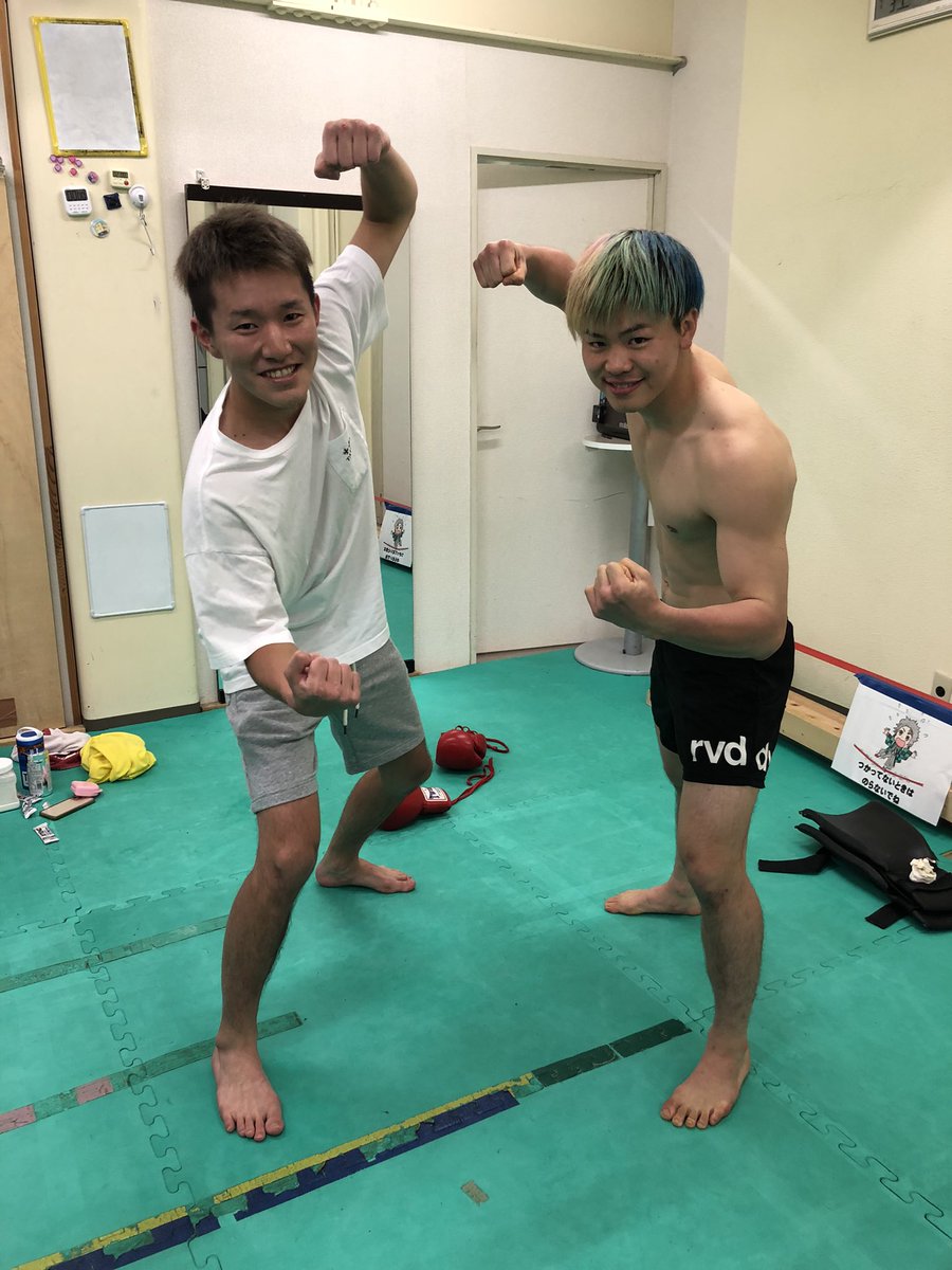 今日は天心選手と練習
3分1ラウンドやのに、７回は
死んだ。練習しよもっと。
今日もいい練習が出来た。