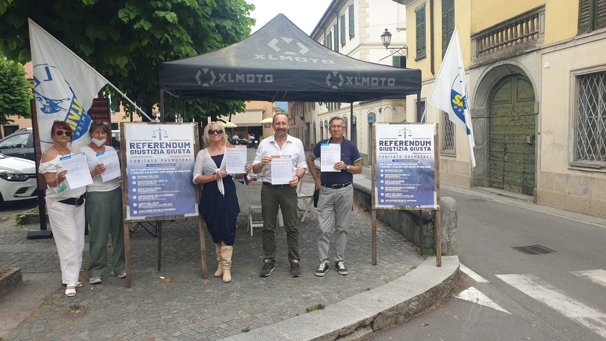 arrigoni_paolo's tweet image. La giornata di oggi ai gazebo si chiude a #Oggiono, col collega Roberto Paolo Ferrari, #Bosisio #Parini e #Calolziocorte. 

Il primo weekend di raccolta firme non poteva iniziare meglio, e domani si replica ✍
#giustiziagiusta 
#avantitutta 💪