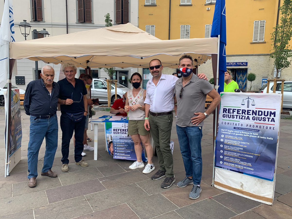 arrigoni_paolo's tweet image. La giornata di oggi ai gazebo si chiude a #Oggiono, col collega Roberto Paolo Ferrari, #Bosisio #Parini e #Calolziocorte. 

Il primo weekend di raccolta firme non poteva iniziare meglio, e domani si replica ✍
#giustiziagiusta 
#avantitutta 💪
