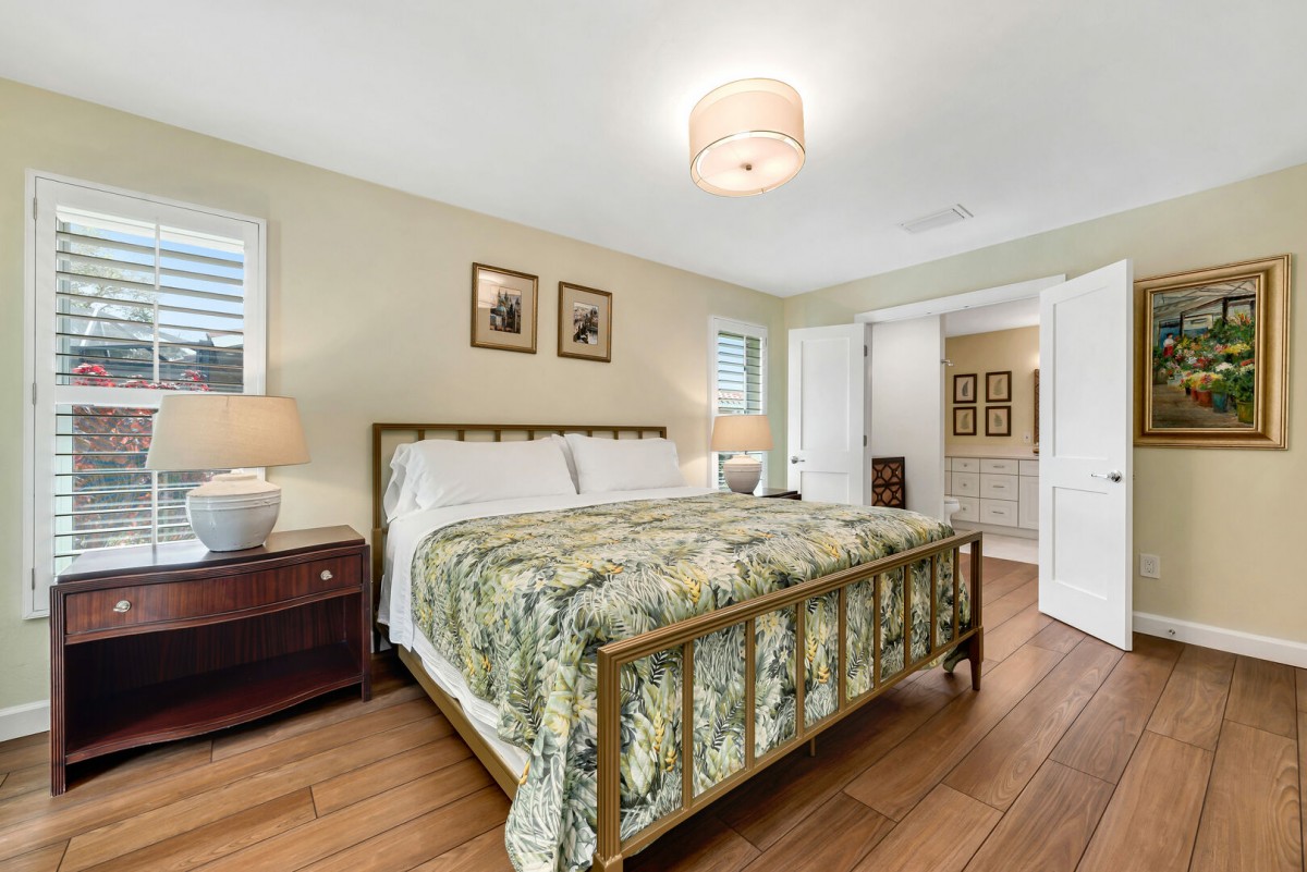 NaplesVacation's tweet photo. The NEWLY RENOVATED Rovigo Vacation Rental at Kings Lake is a beautiful pool home situated in the elegant and popular community of Kings Lake. https://t.co/4E47F5RZhC https://t.co/83tbVYbeS2