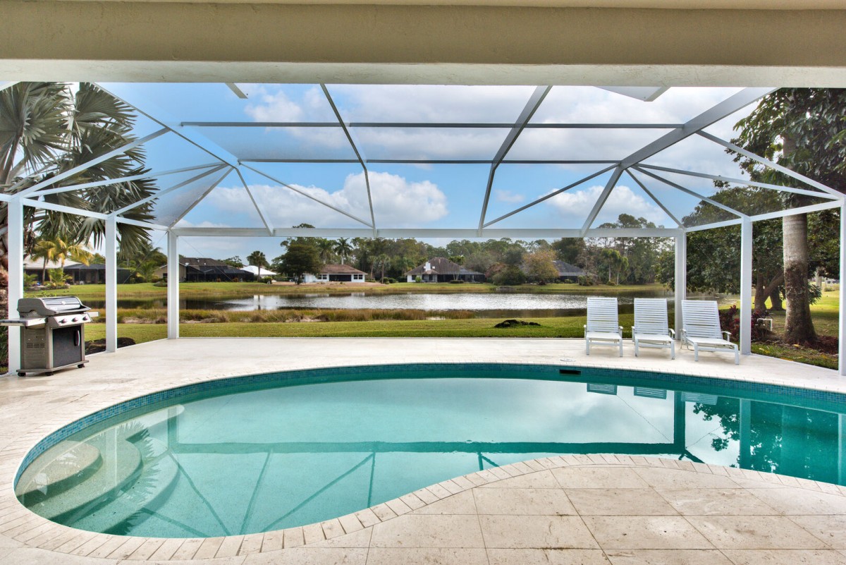 NaplesVacation's tweet photo. The NEWLY RENOVATED Rovigo Vacation Rental at Kings Lake is a beautiful pool home situated in the elegant and popular community of Kings Lake. https://t.co/4E47F5RZhC https://t.co/83tbVYbeS2