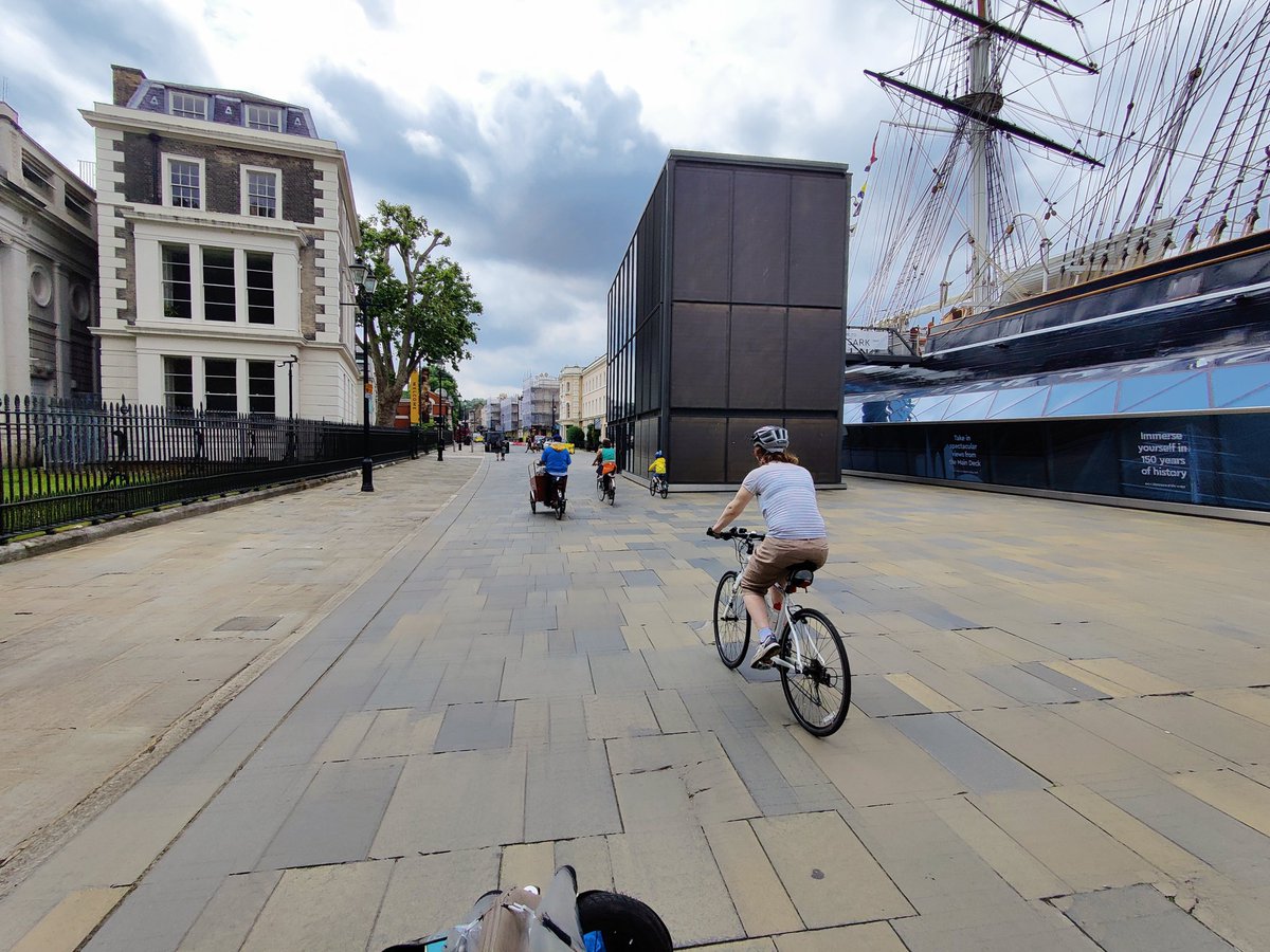 lewicyclists's tweet photo. Lovely family ride earlier from Ladywell to Greenwich. Successfully dodging the π§οΈ
(Pic credit: @Rahario )
#cyclingweekend
#Ridesforall
π²ππ²ππ²ππ² https://t.co/UZ7pW0li2L