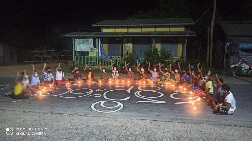 Htethte33548428's tweet photo. A candlelight night strike as seen in #Gantgaw Tsp. 

#MurdererMinAungHlaing
#July3RevileStrike
#WhatsHappeningInMyanmar https://t.co/mOhGNwK7J0