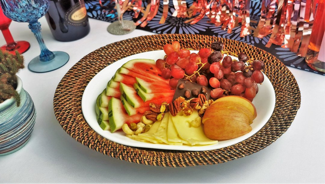 Calaisio's tweet photo. Love the deep shimmering rustic tone of this woven accent paired with a white oval platter by Corelle. Wishing everyone a Happy 4th of July Weekend!
#4thofJulydecorations #4thOfJulyCelebration #4thOfJulyParty #PatrioticParty #RedWhiteBlue #OvalPlatter #WhitePlatter https://t.co/uHNg9h5m7x
