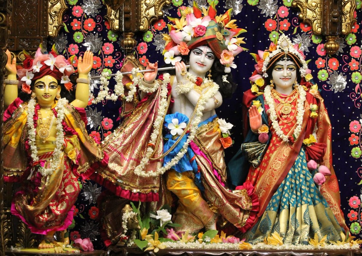 PatniIsha's tweet photo. Radhe Govind giving #Gkd all their guidance... How can he go wrong? 

We want #RathyatrawithGKD #WesupportGKD 🙏🏻🤩❤️ https://t.co/HAIbRjLXTy