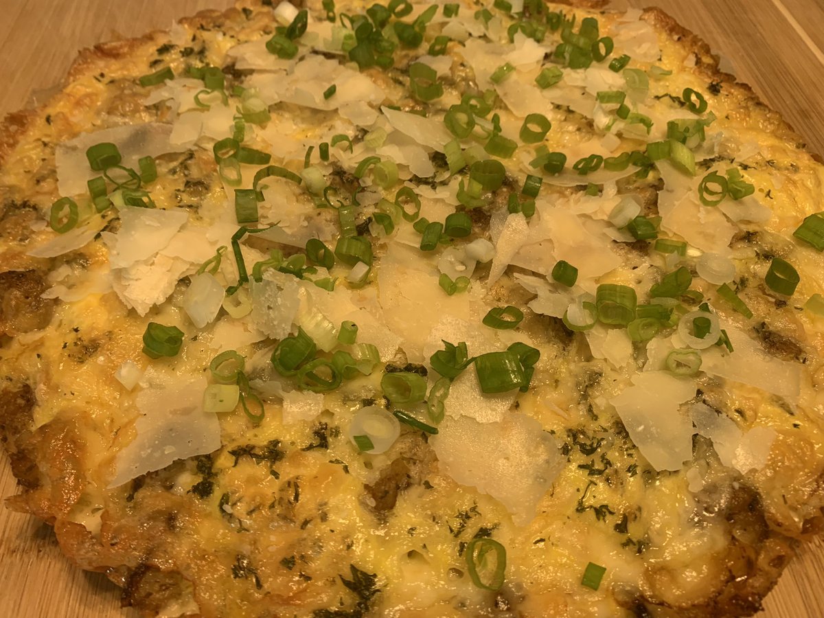 trippjeffers's tweet photo. What do you do with leftover tater tots? You make a delicious vegetable frit"tot"a with tarragon and white cheddar topped with scallions and shaved Parmesan. Duh! #brunchofgeeks https://t.co/KPSuvSMJXs