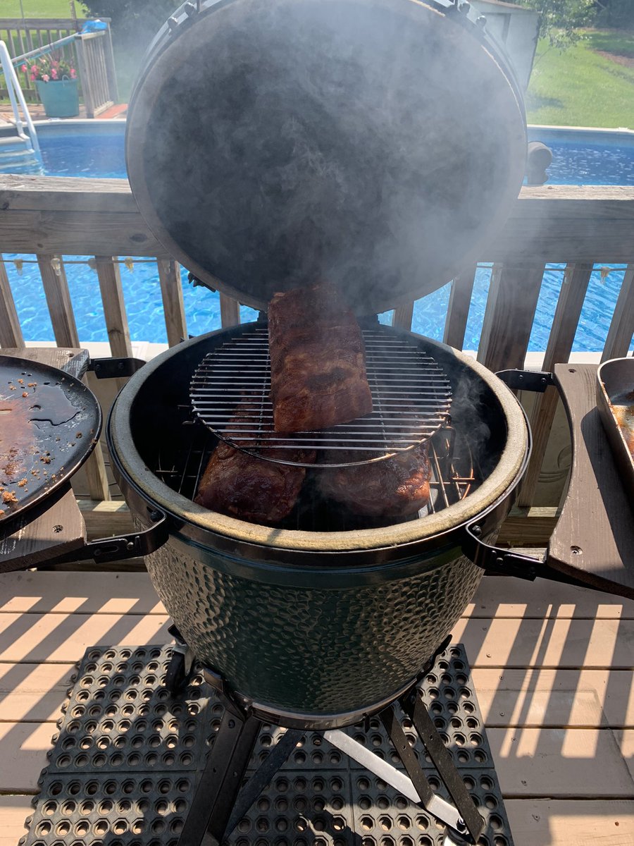 Got the butts on the Egg 😬