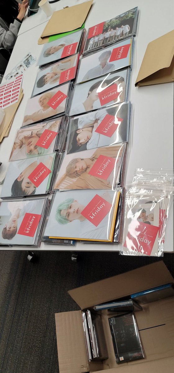 kfridayofficial's tweet photo. Time to deliver some WayV albums to one of our US GOMs ✨

#proxy #gom #korea #kpop #wayv #NCTDREAM_HelloFuture #nct #WayV텐 #wayv_kick_back_20m #kpopalbum #kpopmerch @WayV_official @NCTsmtown_DREAM @NCTsmtown_127 https://t.co/3hR4vcIssY