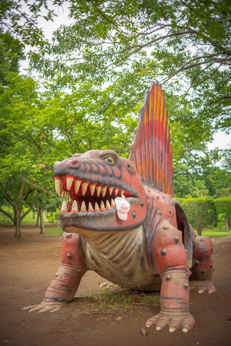 公園の遊具に親切に落ちた帽子が掛けられていたけど？女児が食べられたみたいだったwww