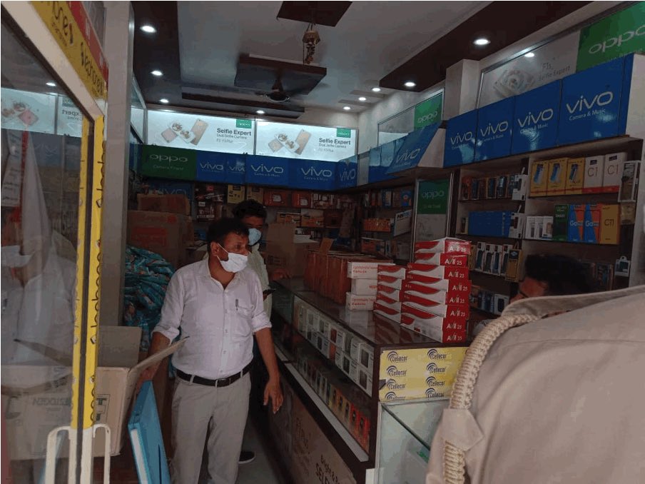 FSDA team with Police has recovered illegal drugs from mobile shop in Shahjahanpur under PS – Sadar Bazar. One person arrested under NDPS Act.