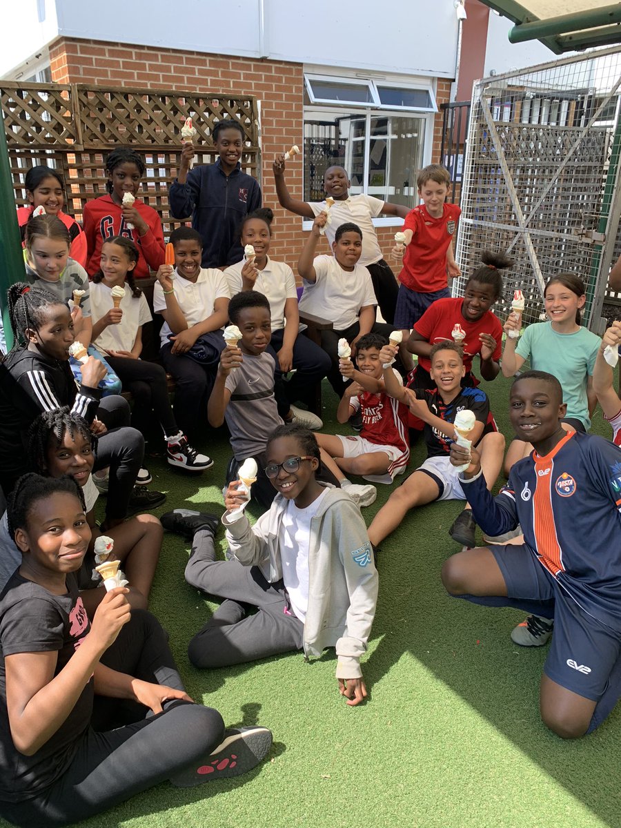 Holy Cross School tweet media