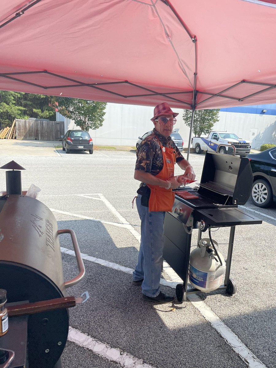 HRWinderPI's tweet photo. Associates are so excited to have a cookout.. everyone is feeling festive…🇺🇸🇺🇸🇺🇸 https://t.co/OQVGFH1xmp