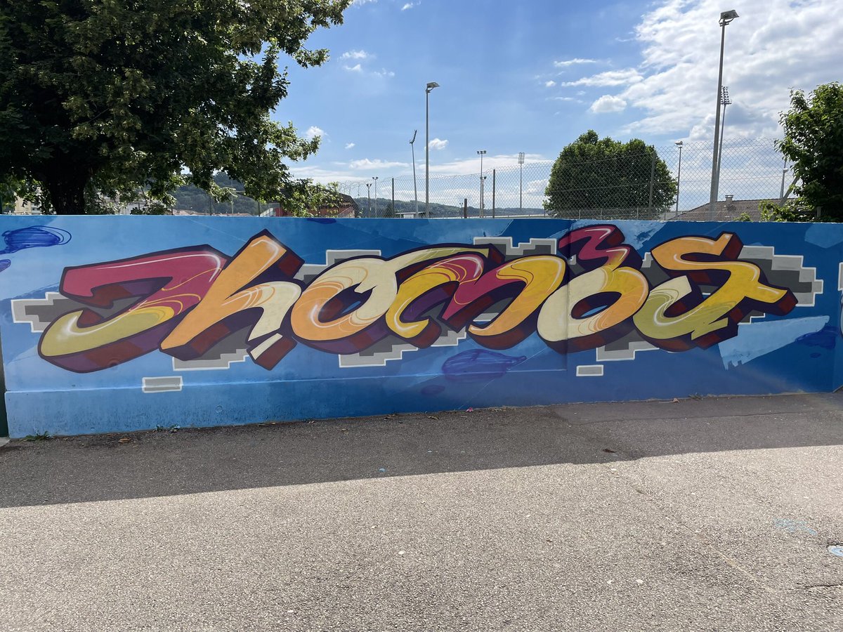 PreBenit38's tweet photo. Finalisation du projet GRAPHE de la section #UPE2A en lien avec les arts plastiques pour exprimer la diversité dans l’union : le mot « UNITÉ » écrit dans les alphabets arabe, cyrillique et latin https://t.co/ngvbpmdqaW