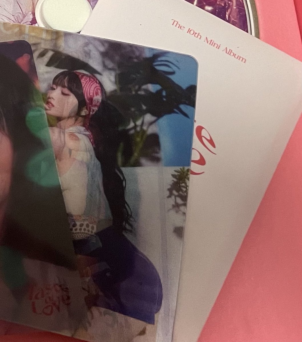 minaaaaaaa__i's tweet photo. @_irr_Tzu リプ失礼しますm(_ _)m
モモちゃんのレンチキュラー所持しているのです��レンチキュラーのミナちゃんと交換可能でしょうか😖🙇‍♀️ https://t.co/AD3EDDsVQa